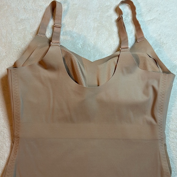 Honeylove Petite Cami Bodysuit Size S - Picture 7 of 14